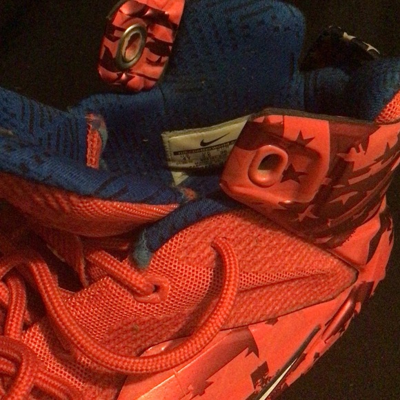 Youth Nike lebron shoes - Picture 5 of 9